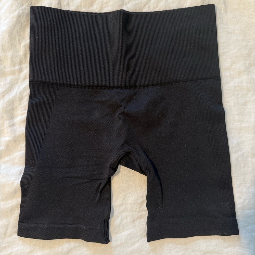 TLA by Morgan Stewart Black Ribbed Biker Shorts XS/S